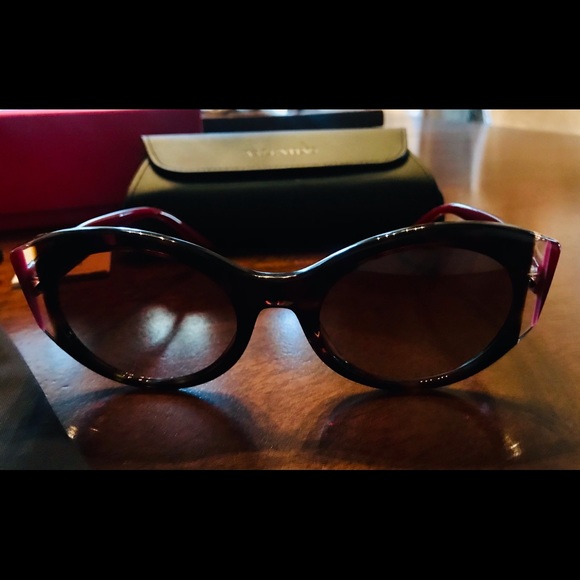Beautiful authentic Valentino Burgandy Tortoise Shell Sunglasses-New in Box - Picture 14 of 16